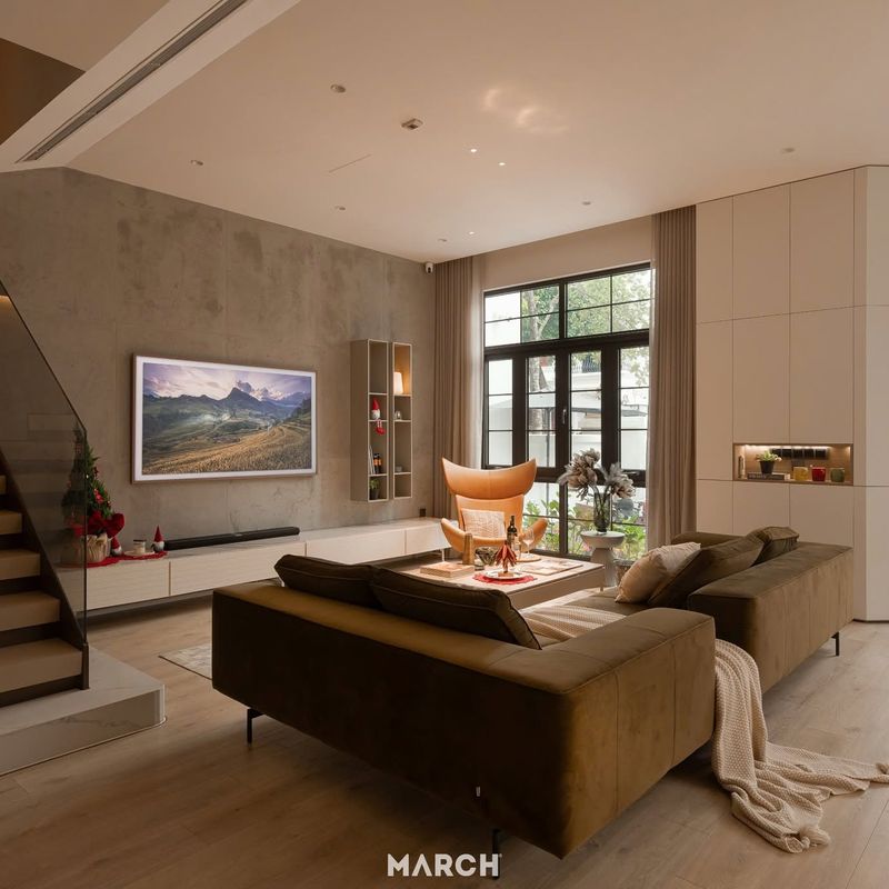 Hài hoà giữa thiên nhiên xanh mát và cảnh quan yên bình, căn hộ Sakura Villa vẫn mang nét nổi bật riêng của thiết kế hiện đại mà sang trọng. Ánh vàng ấm áp sáng bừng qua ô cửa kính, như luôn rộng mở đón chào mọi thành viên về với bữa tối quây quần và hạnh phúc. 